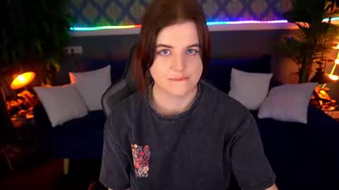 Snapshot of kristifoxy chatting on June 27, 6:18 am kristifoxy online show from June 27, 6:18 am