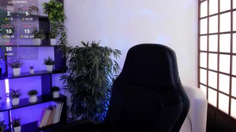 Snapshot of kristine_beauty chatting on December 4, 8:12 am Kristi online show from December 4, 8:12 am