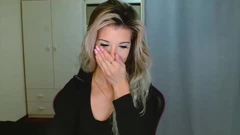 KristineAmore online show from December 15, 7:23 am