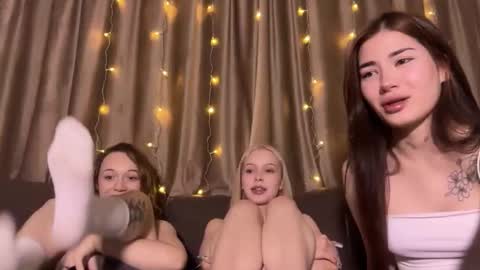 Kristy and Alice online show from February 8, 6:55 pm