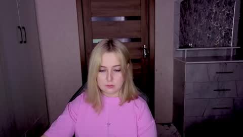 Snapshot of kristy_fran chatting on February 1, 9:46 pm Kristy online show from February 1, 9:46 pm