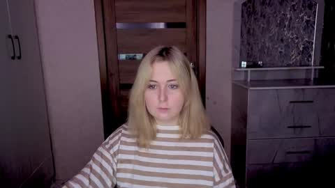 Snapshot of kristy_fran chatting on February 3, 3:59 am Kristy online show from February 3, 3:59 am