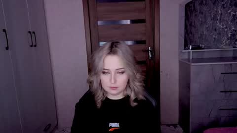 Snapshot of kristy_fran chatting on February 7, 11:19 pm Kristy online show from February 7, 11:19 pm