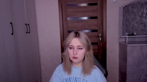 Snapshot of kristy_fran chatting on February 10, 5:11 am Kristy online show from February 10, 5:11 am