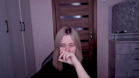 Snapshot of kristy_fran chatting on February 13, 9:05 am Kristy online show from February 13, 9:05 am