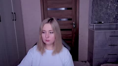 Snapshot of kristy_fran chatting on February 14, 9:17 am Kristy online show from February 14, 9:17 am