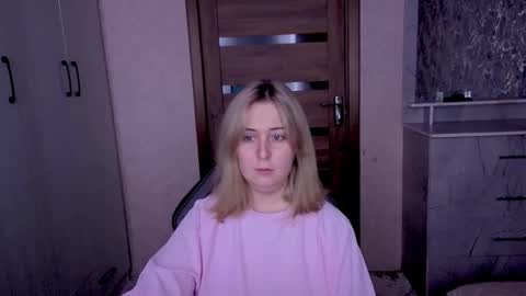 Snapshot of kristy_fran chatting on February 16, 11:50 am Kristy online show from February 16, 11:50 am