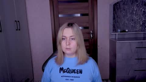 Snapshot of kristy_fran chatting on February 17, 10:38 pm Kristy online show from February 17, 10:38 pm