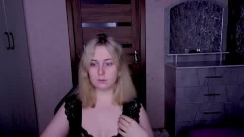 Snapshot of kristy_fran chatting on February 20, 7:36 pm Kristy online show from February 20, 7:36 pm