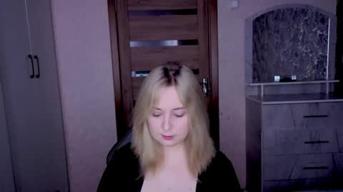 Snapshot of kristy_fran chatting on February 23, 9:12 pm Kristy online show from February 23, 9:12 pm