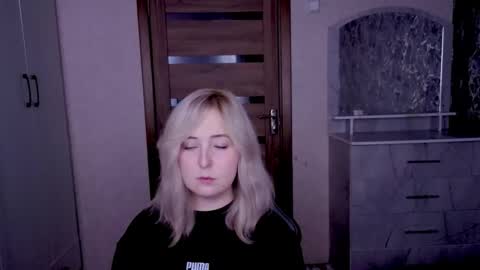 Snapshot of kristy_fran chatting on March 11, 12:38 am Kristy online show from March 11, 12:38 am