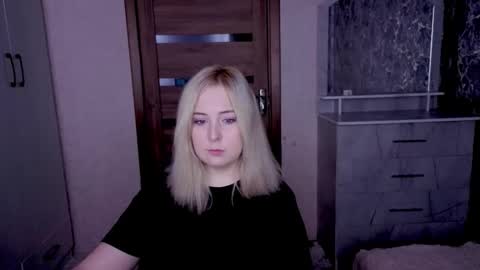 Snapshot of kristy_fran chatting on March 13, 12:06 am Kristy online show from March 13, 12:06 am