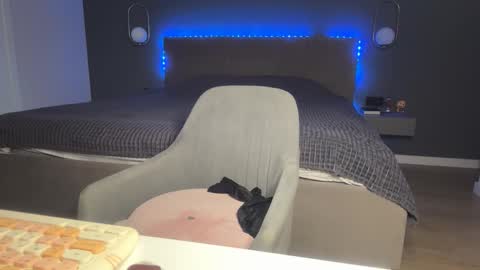 Kristi online show from November 10, 4:33 am