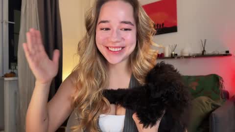 Snapshot of kristyspiritedaway chatting on February 5, 8:14 pm Kristy Nip slip shady  Best model on CB  online show from February 5, 8:14 pm
