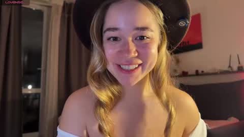 Snapshot of kristyspiritedaway chatting on March 9, 8:42 pm Kristy Nip slip shady  Best model on CB  online show from March 9, 8:42 pm