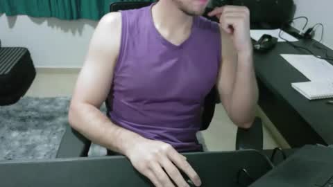 Snapshot of krocr_iras chatting on December 5, 1:36 am Lucas Edu online show from December 5, 1:36 am