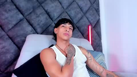 Kroy Wave  Muscle Tattoos Latino online show from August 9, 3:19 am