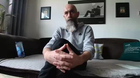 krummersaebel online show from February 22, 1:35 pm