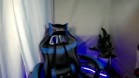 Snapshot of krunoxx chatting on January 11, 9:47 am clarence online show from January 11, 9:47 am