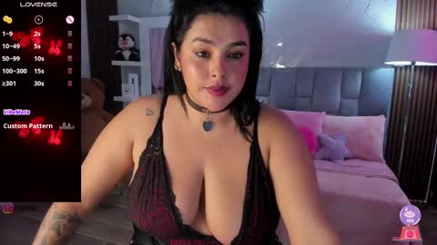 Snapshot of krysstal__ chatting on February 25, 10:26 am online show from February 25, 10:26 am