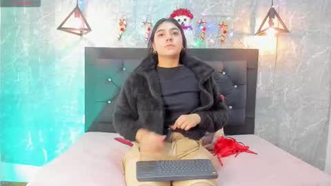 Kystal Taylor online show from December 4, 10:46 am