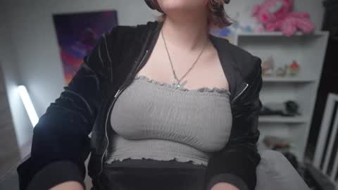 Snapshot of krystalsyxx chatting on March 12, 12:31 am Krystal Syx online show from March 12, 12:31 am