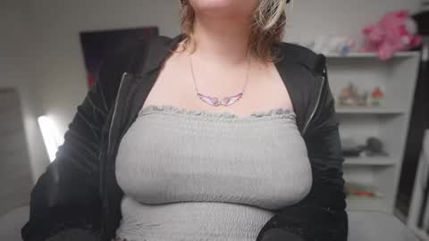 Snapshot of krystalsyxx chatting on September 26, 5:28 pm Krystal Syx online show from September 26, 5:28 pm