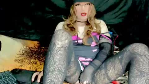 Snapshot of krystarxxx chatting on July 17, 8:14 pm kryxtal online show from July 17, 8:14 pm