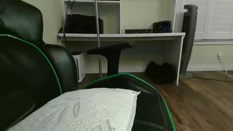 Snapshot of kt12369 chatting on November 4, 7:29 am Kevin online show from November 4, 7:29 am