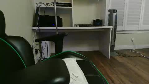 Snapshot of kt12369 chatting on December 2, 7:47 am Kevin online show from December 2, 7:47 am