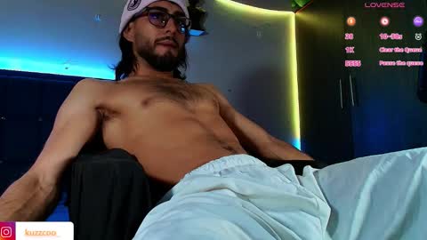 kuzzcoo online show from March 3, 12:33 pm