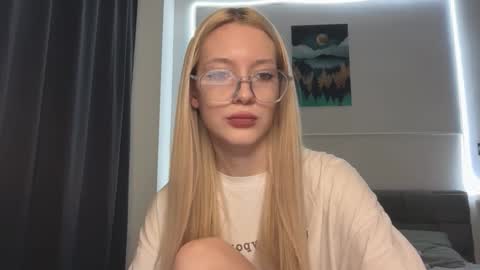 Snapshot of kvetapin chatting on January 10, 11:20 pm Bella and Alexandra online show from January 10, 11:20 pm