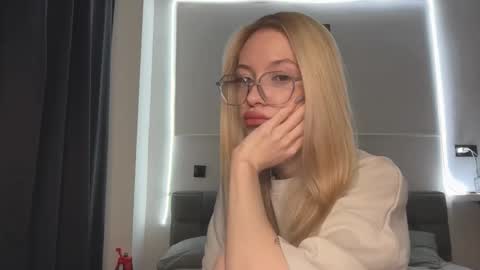 Snapshot of kvetapin chatting on January 12, 12:16 am Bella and Alexandra online show from January 12, 12:16 am