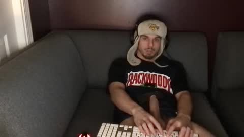 Snapshot of kxng222 chatting on December 18, 7:36 am kxng222 online show from December 18, 7:36 am