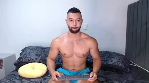 Snapshot of kyle_collinz chatting on February 24, 2:40 am Kyle collinz online show from February 24, 2:40 am