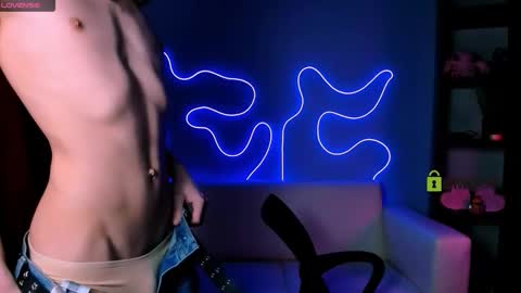 Snapshot of kyleberry_ chatting on November 6, 3:29 am kyleberry_ online show from November 6, 3:29 am