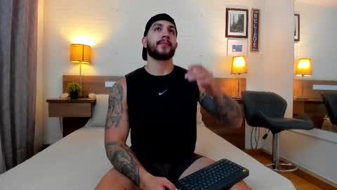 kylenorth_ online show from October 5, 11:19 am