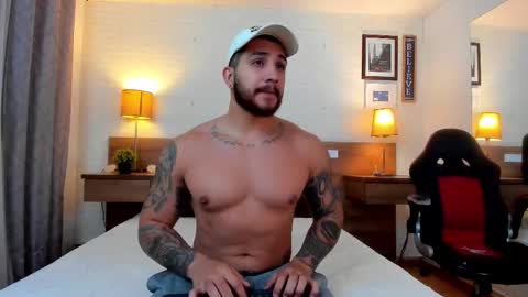 kylenorth_ online show from October 9, 11:19 am