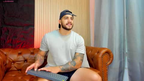 kylenorth_ online show from November 7, 12:38 pm