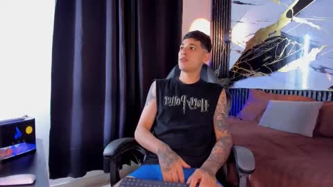 kylesmithx_ online show from December 23, 8:23 am