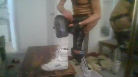 kylestrips4youq online show from April 14, 9:37 am