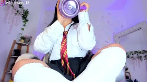 Snapshot of kylie_evans_18 chatting on January 26, 4:20 am Kylie online show from January 26, 4:20 am