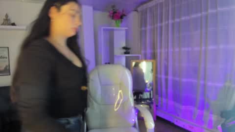 kylie online show from December 2, 1:24 pm