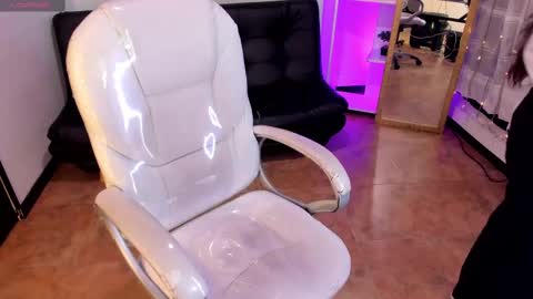 kylie online show from October 1, 1:28 pm