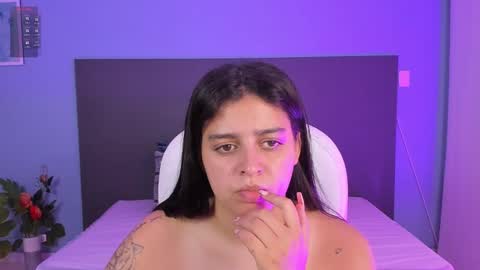 Kylie Reyes  online show from December 10, 8:05 pm