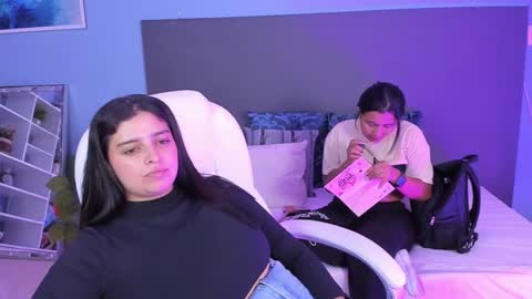 Kylie Reyes  online show from December 13, 8:15 pm