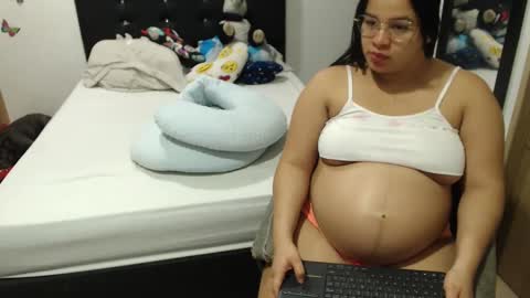 Snapshot of kylie_switch chatting on October 11, 12:21 am Instagram Kylie switch followme buy lovense here online show from October 11, 12:21 am