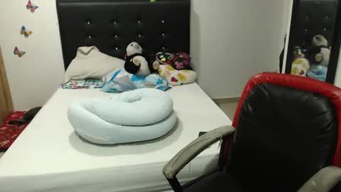 Snapshot of kylie_switch chatting on October 12, 11:48 pm Instagram Kylie switch followme buy lovense here online show from October 12, 11:48 pm