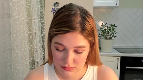 Snapshot of kylieblond chatting on December 6, 3:33 pm Din online show from December 6, 3:33 pm