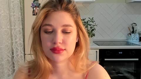 Snapshot of kylieblond chatting on December 15, 9:31 pm Din online show from December 15, 9:31 pm